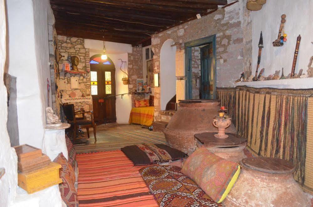Taksiyarhis Pension Ayvalı Kültér fotó