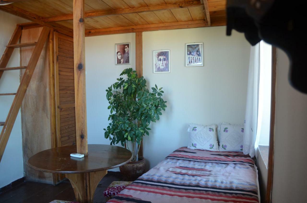 Taksiyarhis Pension Ayvalı Szoba fotó