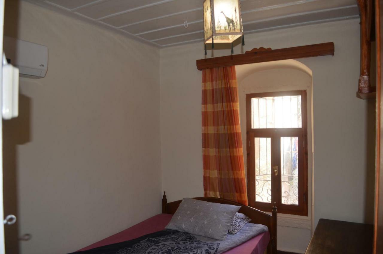 Taksiyarhis Pension Ayvalı Szoba fotó